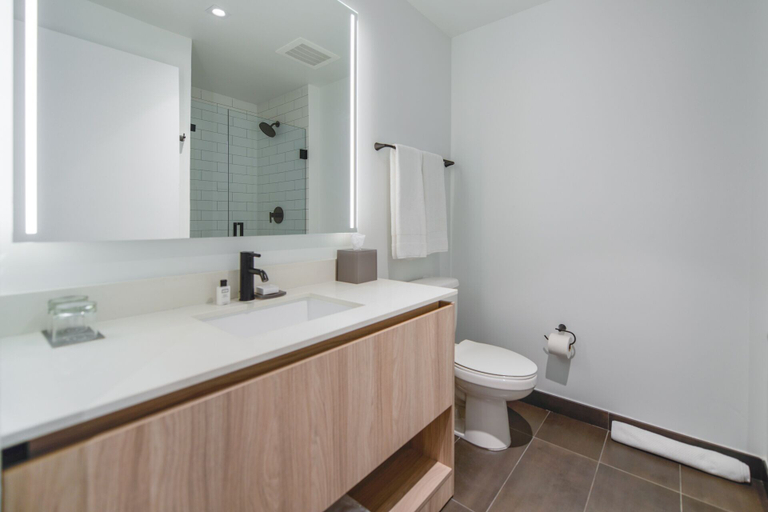 Bathroom 2, Elegance and Charm Studio at Bayside MIA, Miami-Dade