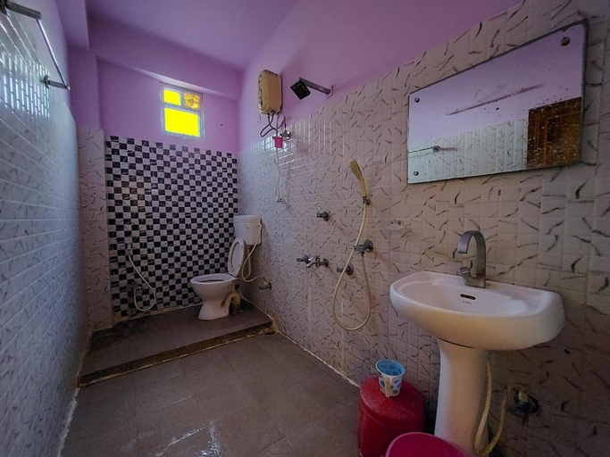 Bathroom 2, Hindusthan Inn - On Beach, Purba Medinipur