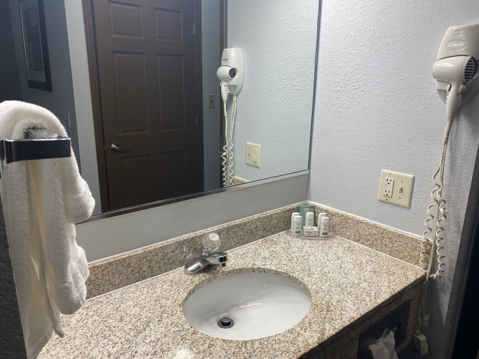 Bathroom 5, Baymont by Wyndham Danville IL, Vermilion