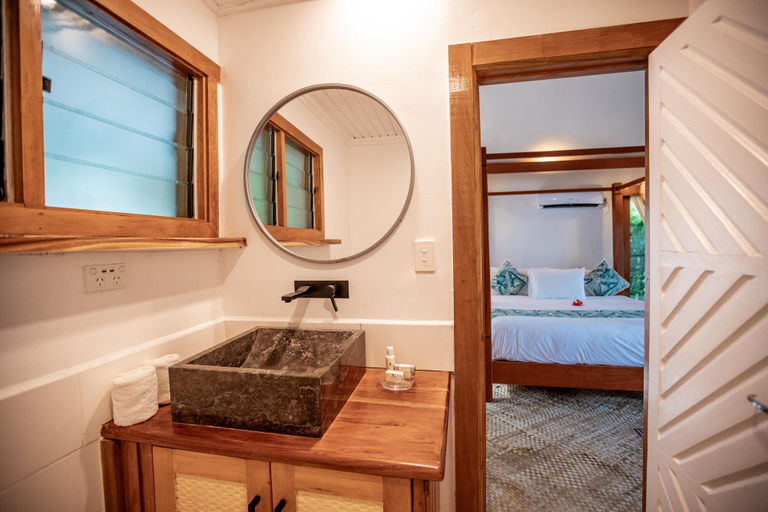 Bathroom 5, Koro Sun Resort, Cakaudrove