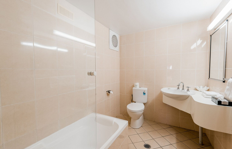 Bathroom 4, The Henry Parkes Motel Tenterfield, Tenterfield