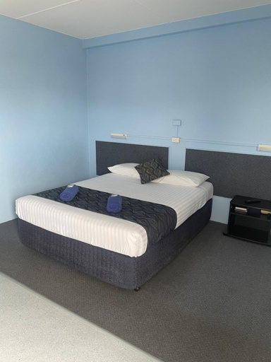 Others 3, Springsure Hotel Motel, Bauhinia
