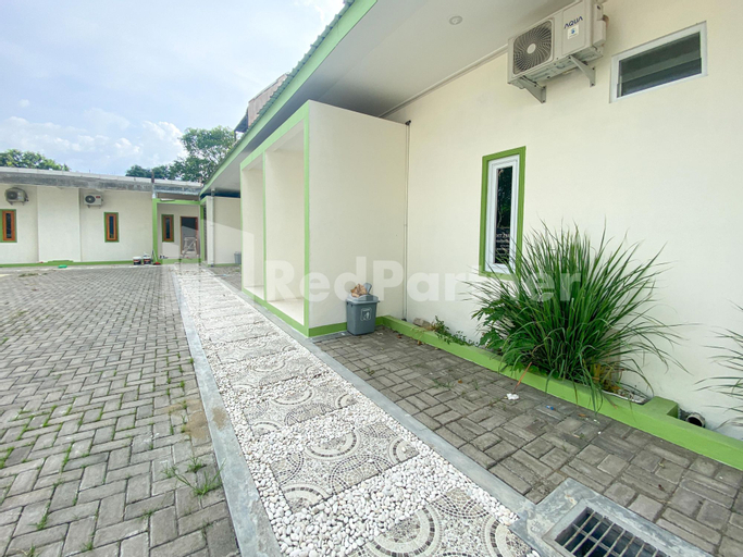 Exterior & Views 23
