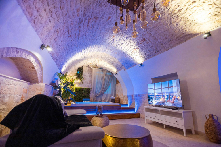 Others 2, Apulia Suite, Bari