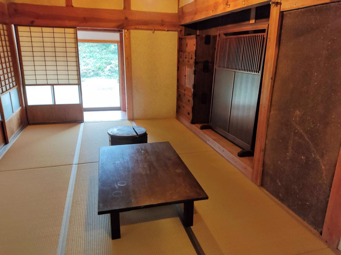 Others 3, Kominkayado Oniwa, Hasami