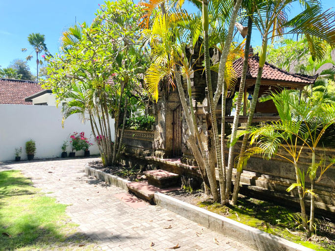 Modern , art-design 3 BR villa & pool in Seminak, Badung