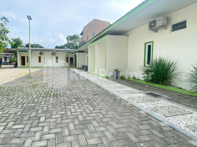 Exterior & Views 25