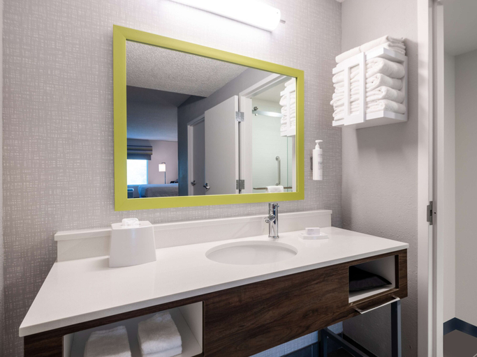 Bathroom 5, Hampton Inn Boca Raton-Deerfield Beach, Broward