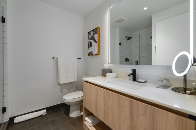 Bathroom 3, Stadium Proximity Kaseya Center, Miami-Dade