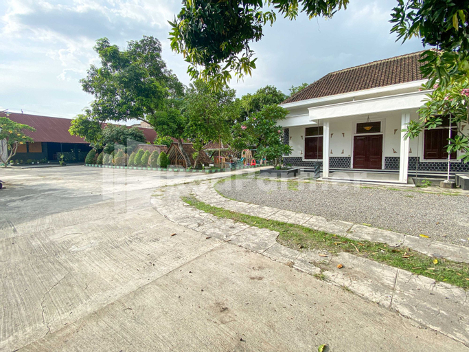 Exterior & Views 22