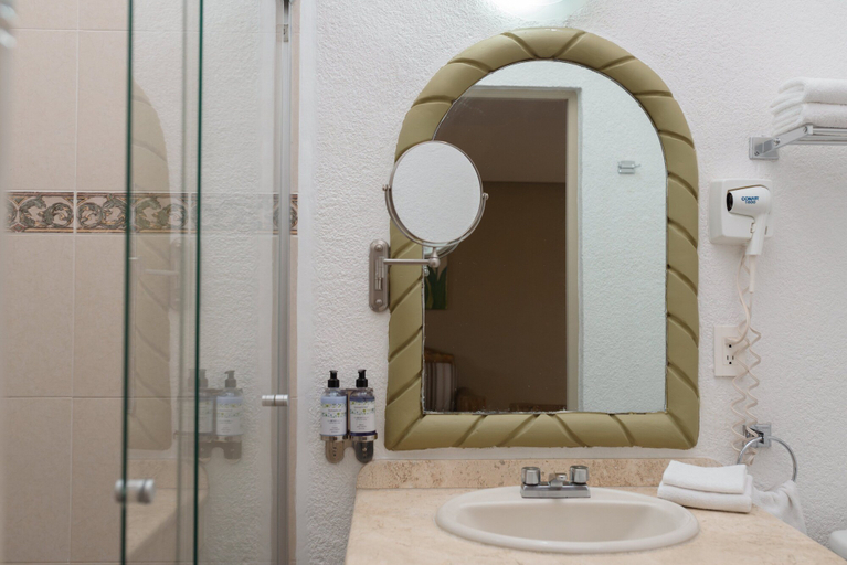 Bathroom, Gamma Cuernavaca Puerta Paraiso, Huitzilac