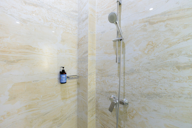 Bathroom 5, Sans Hotel 88 Andalan Surabaya by RedDoorz, Surabaya