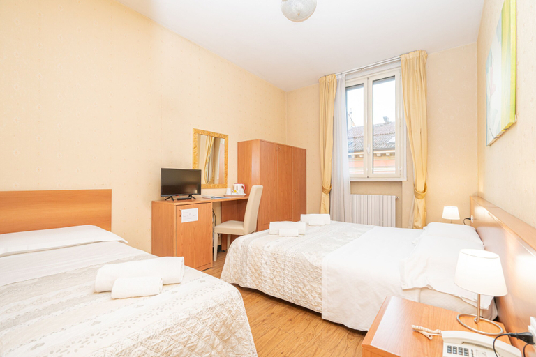 Bedroom 4, Hotel Donatello, Bologna