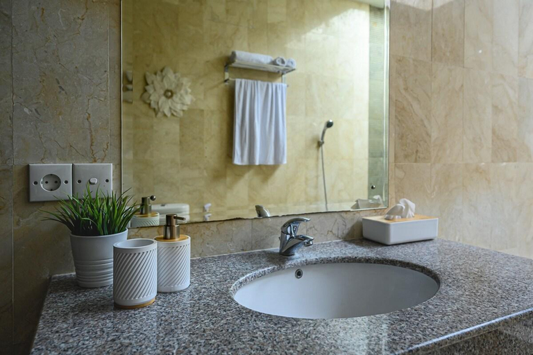 Bathroom 2, Lucky Lily Villa – Garden Escape, Denpasar