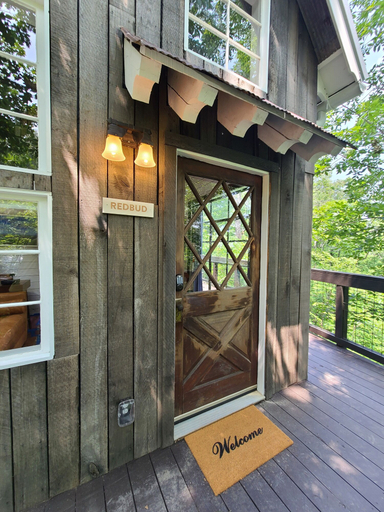 Exterior & Views 2, The Treetop Hideaways at Ruby Falls, Hamilton