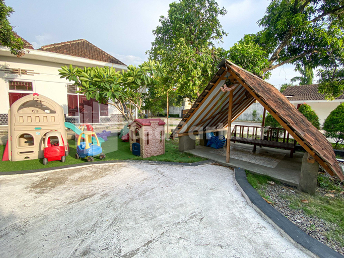 Exterior & Views 21