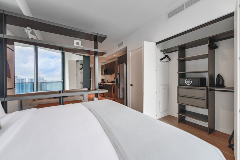 Bedroom 2, Stadium Proximity Kaseya Center, Miami-Dade