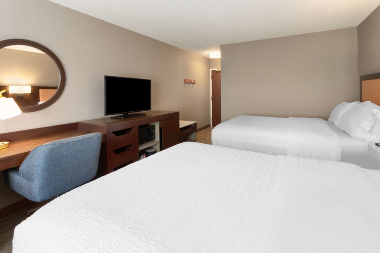 Bedroom 4, Hampton Inn & Suites Scottsburg, Scott