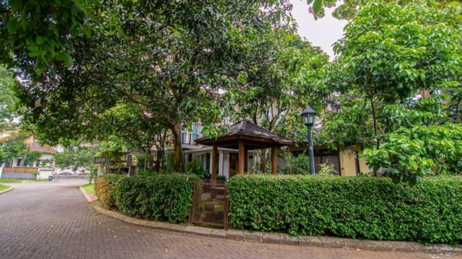 Exterior & Views 2, Homestay Helinium, Bogor