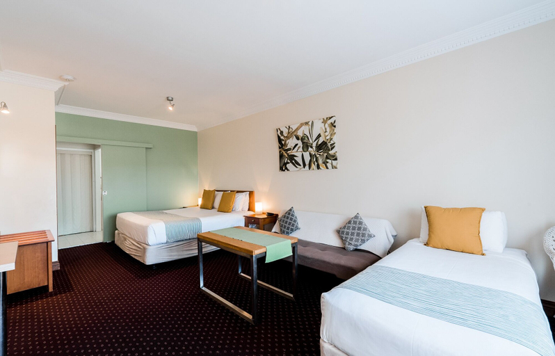 Bedroom 3, The Henry Parkes Motel Tenterfield, Tenterfield