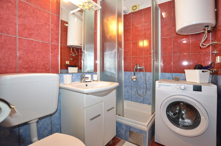 Bathroom 3, Ljiljana Apartments, Rovinj