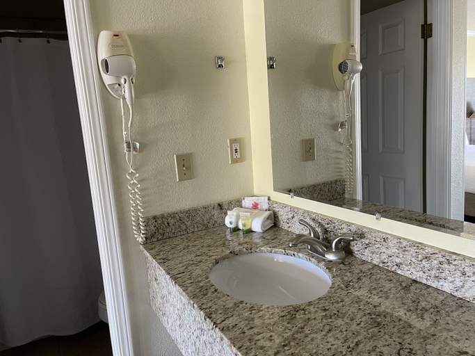 Bathroom 4, Baechtel Creek Inn, Mendocino