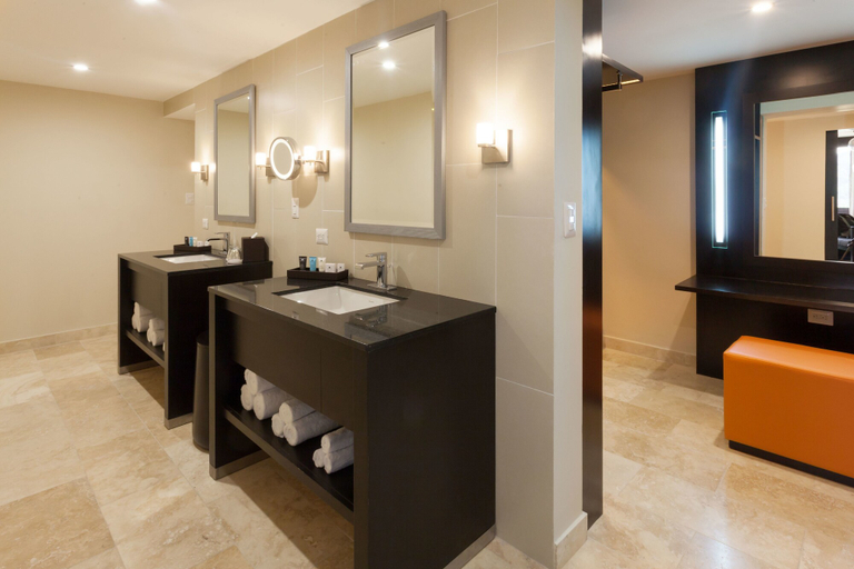 Bathroom 5, Hilton San Salvador, San Salvador