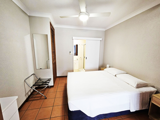 Bedroom 2, Royal Palm Villas Cairns, Cairns