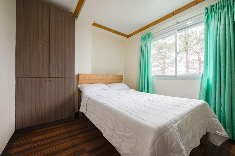 Three Bedroom w/ free Breakfast for 3 pax, Baguio City