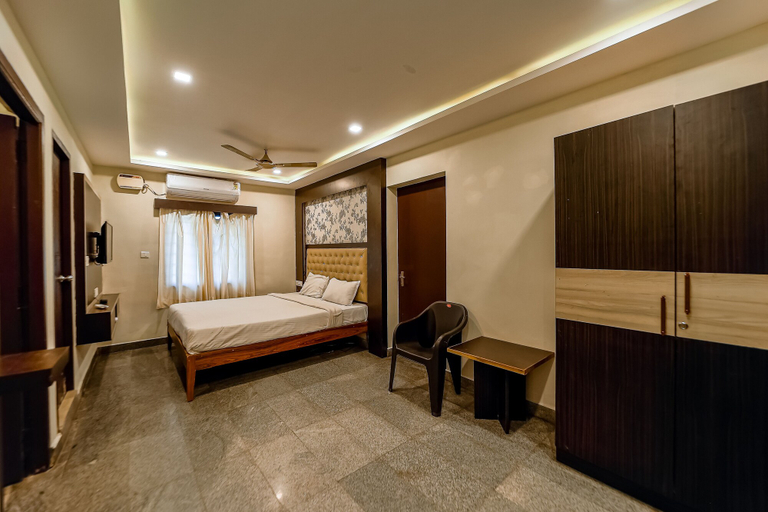 Others 5, La Courtyard, Viluppuram