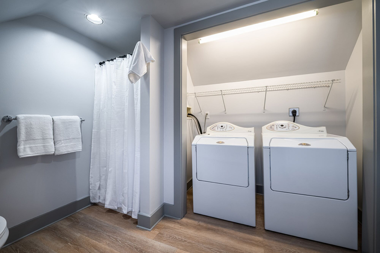 Bathroom 3, Riverhouse by Weekender (Formerly Jack Daniels Inn), Hillsborough