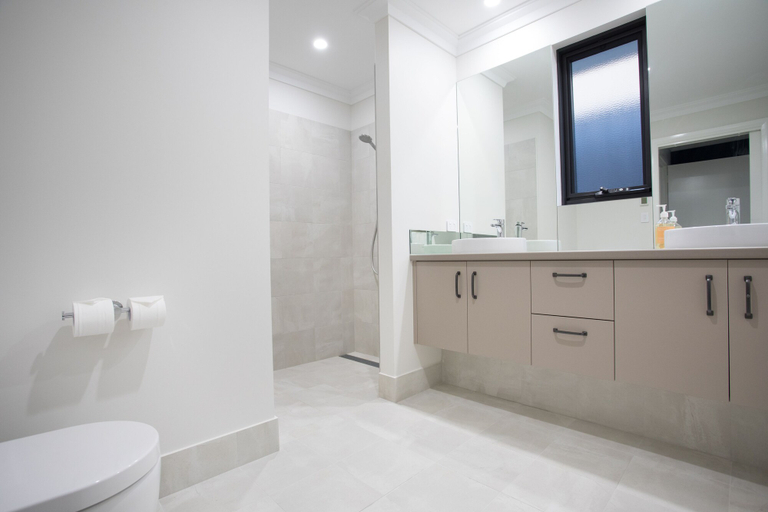Bathroom, Vancouver's End by the BnB Collection, Albany