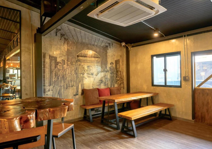 Food & Drinks 5, Episode 11 Hostel Sukhumvit, Wattana