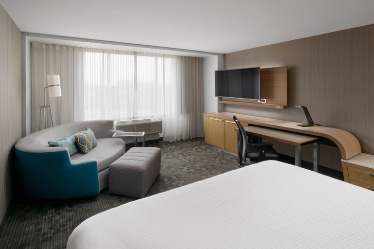 Bedroom 3, Courtyard by Marriott Edina Bloomington, Hennepin