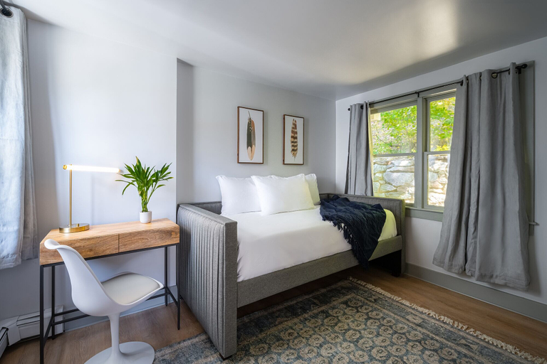 Bedroom 2, Riverhouse by Weekender (Formerly Jack Daniels Inn), Hillsborough