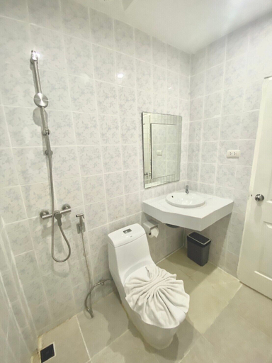 Bathroom 5, V Beach Resort, Pulau Phuket