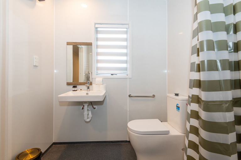Bathroom 3, Aurora City Suites Motel, Rotorua