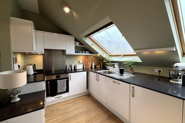 Others 3, Charming 3BD Flat by the River Thames - Fulham!, London