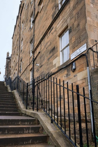 Exterior & Views 2, Chic 1BD Flat - W/views of Edinburgh Castle!, Edinburgh