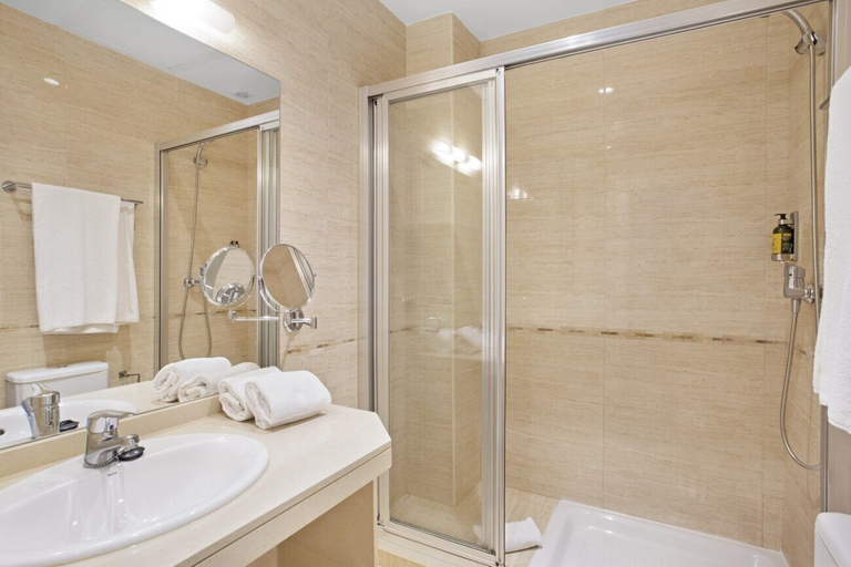 Bathroom 4, Apartamentos Metrópolis Sevilla, Sevilla
