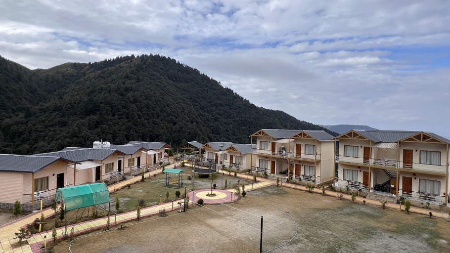 Exterior & Views