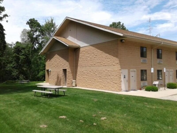 Exterior & Views 5, Oakridge Motel, Newaygo