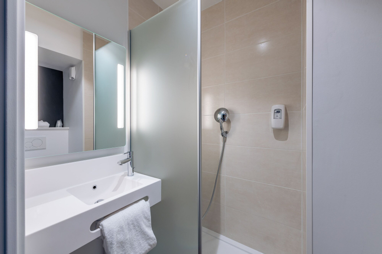 Bedroom 5, B&B HOTEL Thionville Centre Gare, Moselle