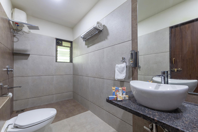 Bathroom 3, StayVista at Farmhouse Retreat, Nashik