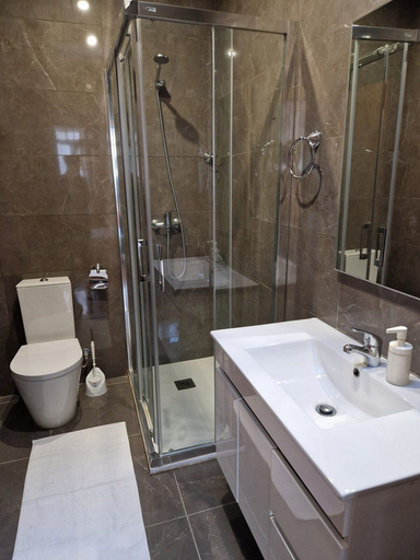 Bathroom 3, Porto Brasil Hostel, Porto