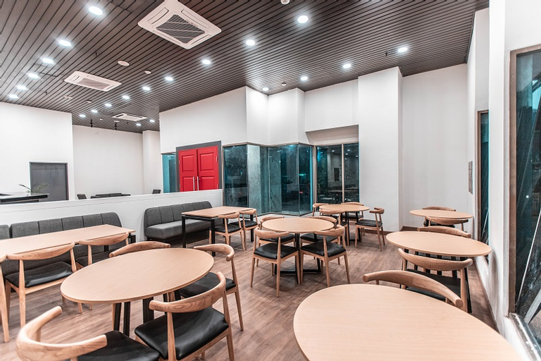 Food & Drinks 4, Super OYO Townhouse 1 Hotel Salemba, Central Jakarta