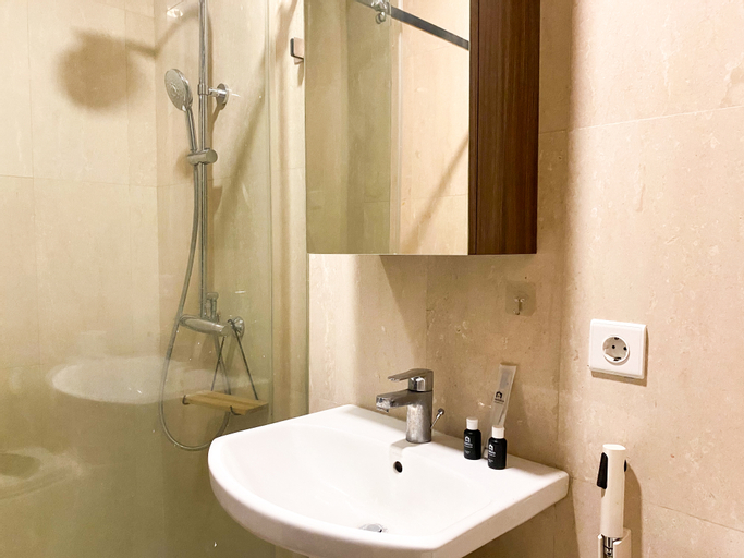 Bedroom 4, Elegant and Comfort 1BR Sudirman Suites Apartment By Travelio, Central Jakarta