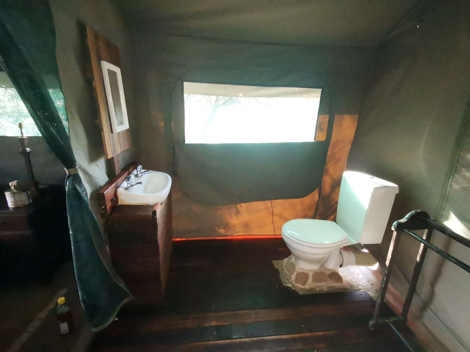 Bathroom 4, Ou Kraal tented Lodge, Bojanala