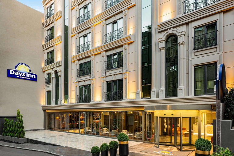 Exterior & Views