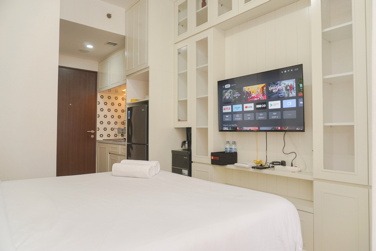 Bedroom 5, Nice and Simply Look Studio Transpark Cibubur Apartment By Travelio, Depok